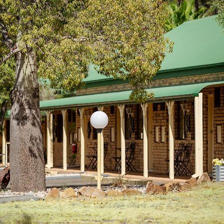 Overlander Homestead Motel Roma Εξωτερικό φωτογραφία