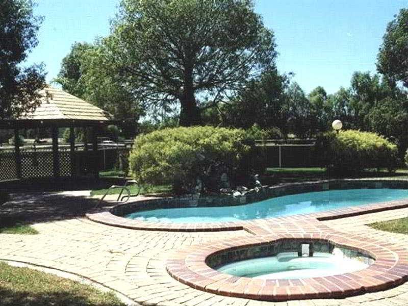 Overlander Homestead Motel Roma Εξωτερικό φωτογραφία