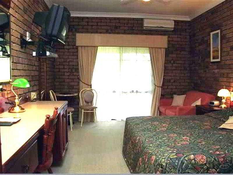 Overlander Homestead Motel Roma Εξωτερικό φωτογραφία